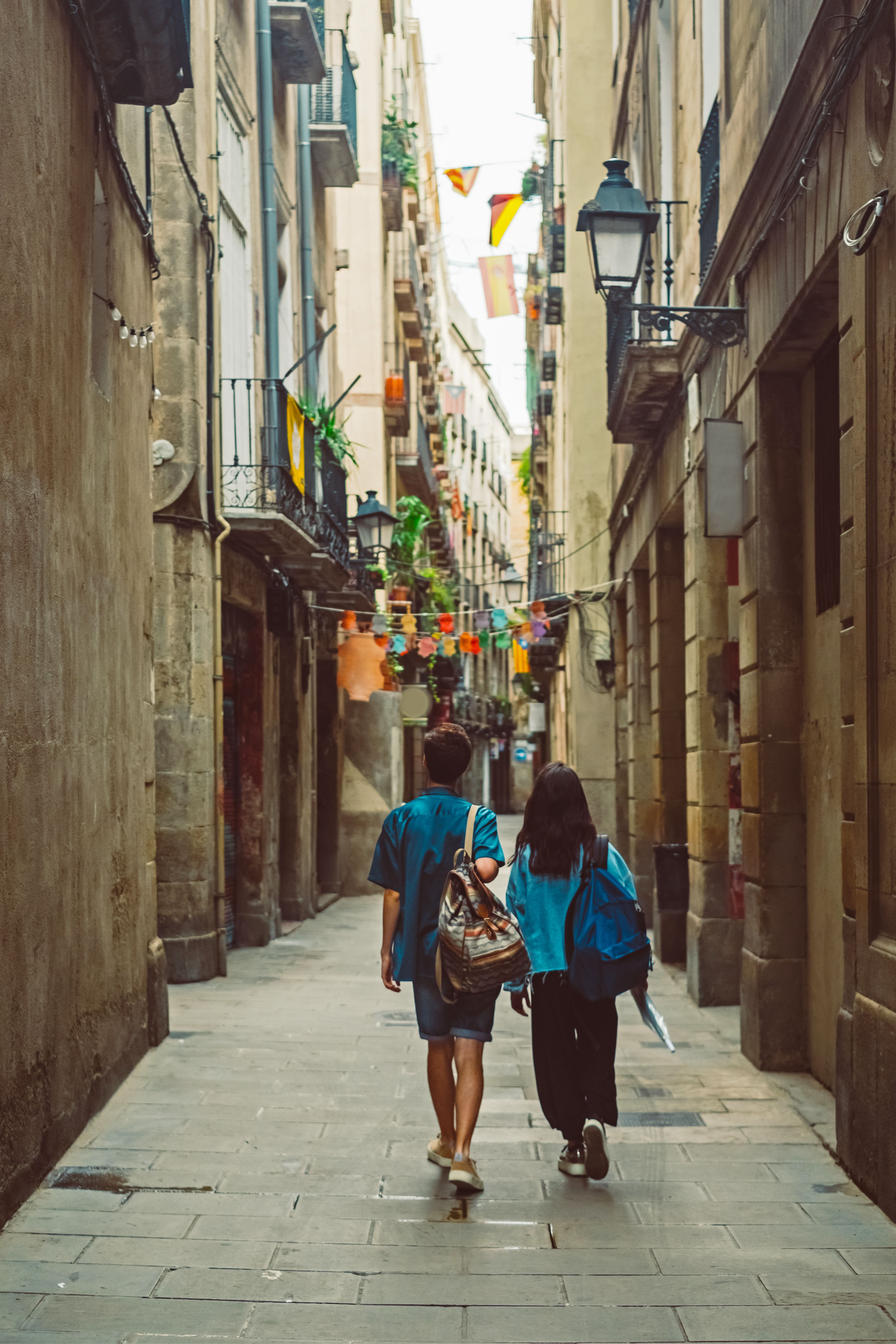 Find cheap flights from Dubai to Barcelona