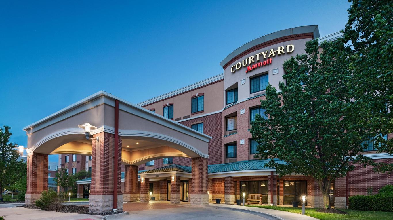 Courtyard by Marriott Omaha Aksarben Village