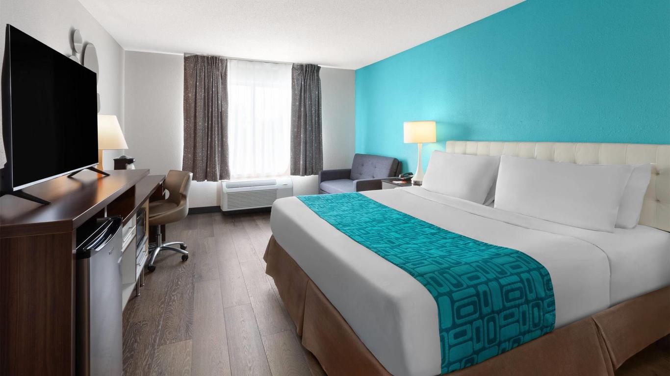 Howard Johnson by Wyndham Romulus Detroit Metro Airport