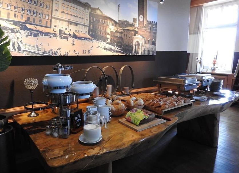 Buffet Photo