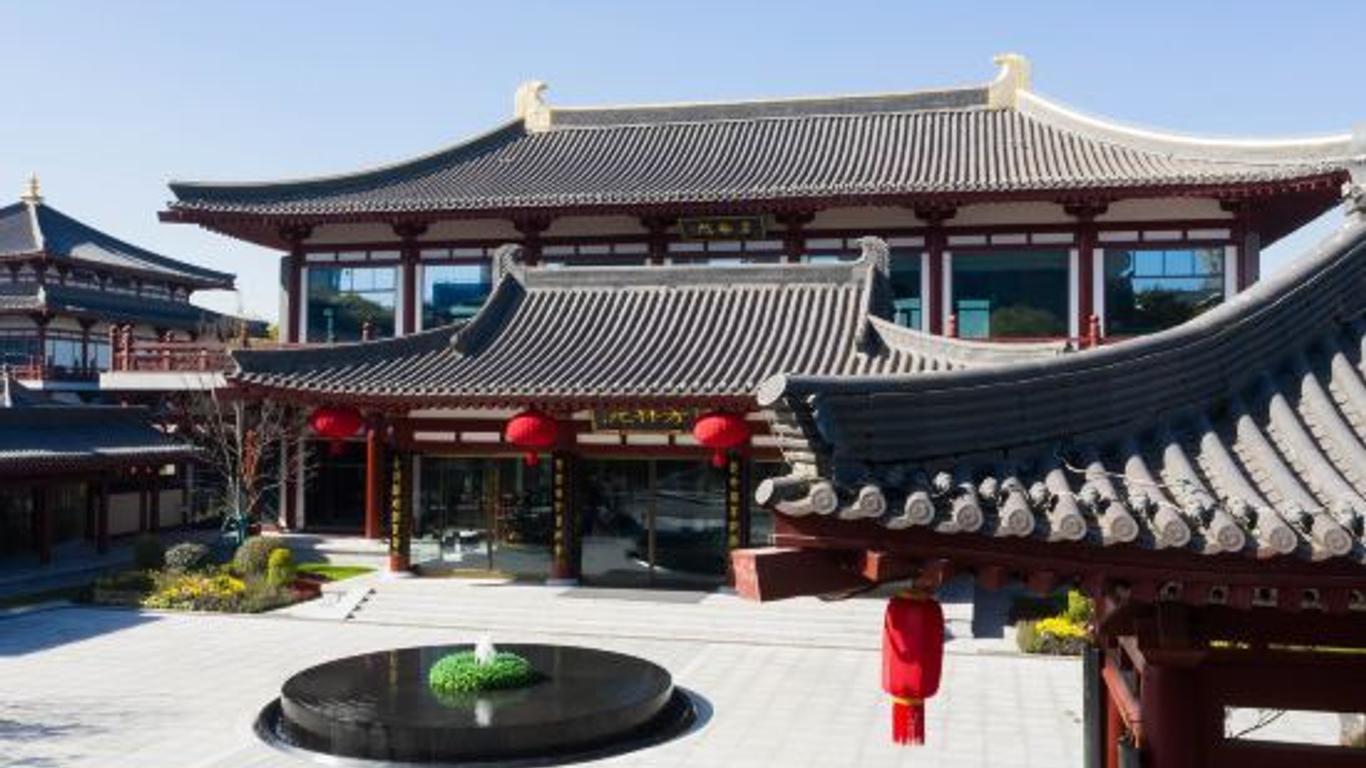 Tang Paradise Hotel