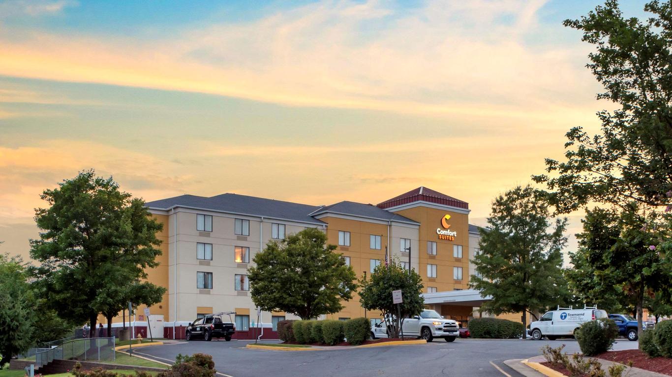 Comfort Suites Fredericksburg North from AED 293. Fredericksburg Hotel