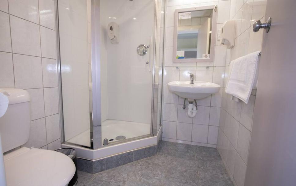 Hotel Waterloo & Backpackers AED 40. Wellington Hotel Deals & Reviews KAYAK