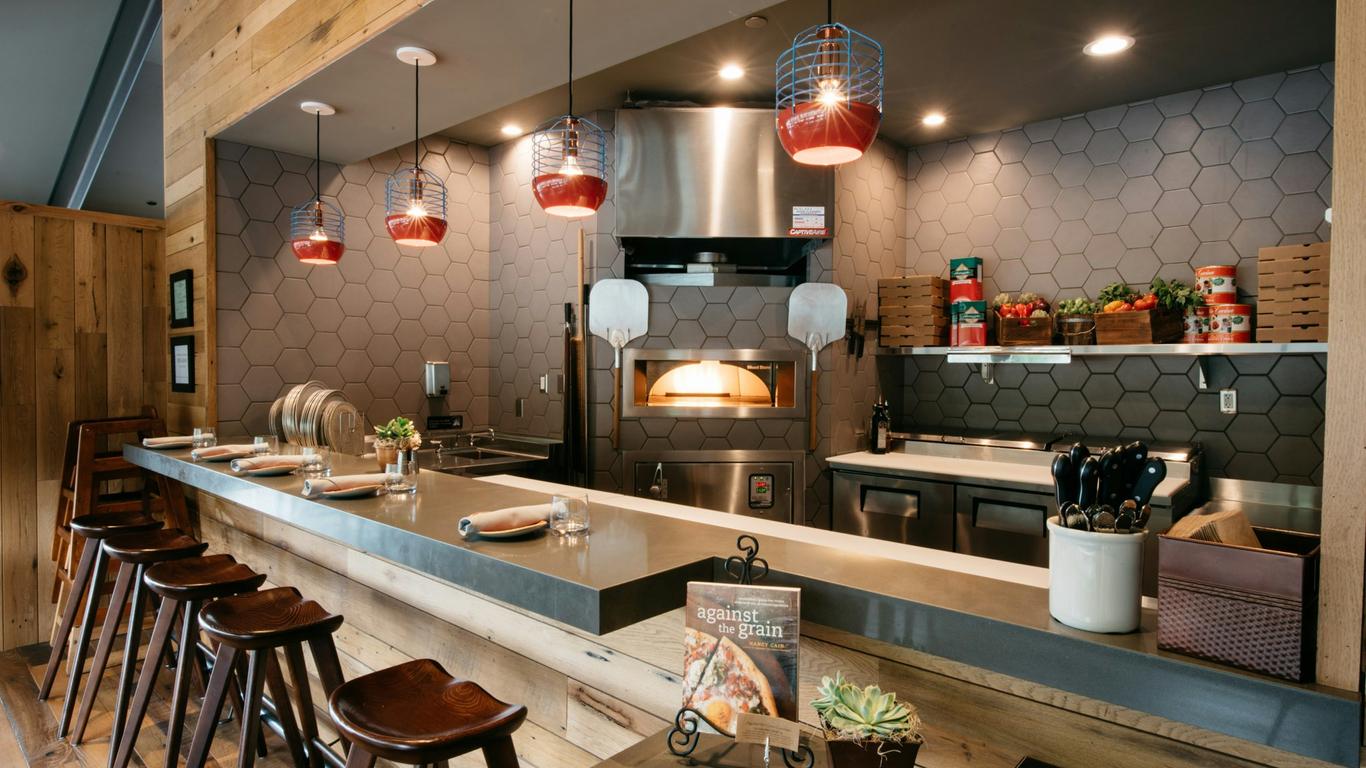Park City Peaks Hotel