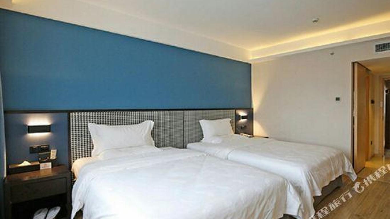 Phoenix Regalia Hotel (Chengdu Jinniu Wanda, Liangjiaxiang Bus Station)