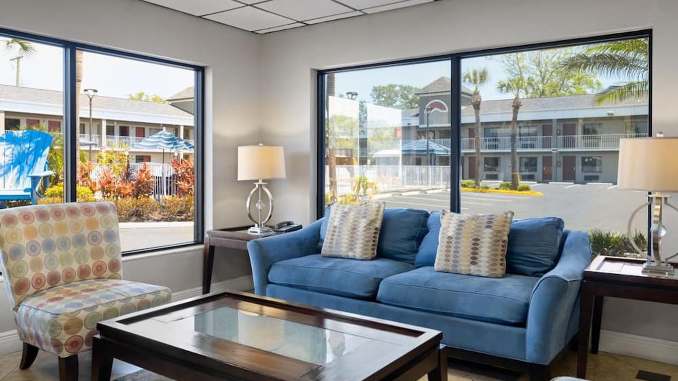 Hotel South Tampa & Suites