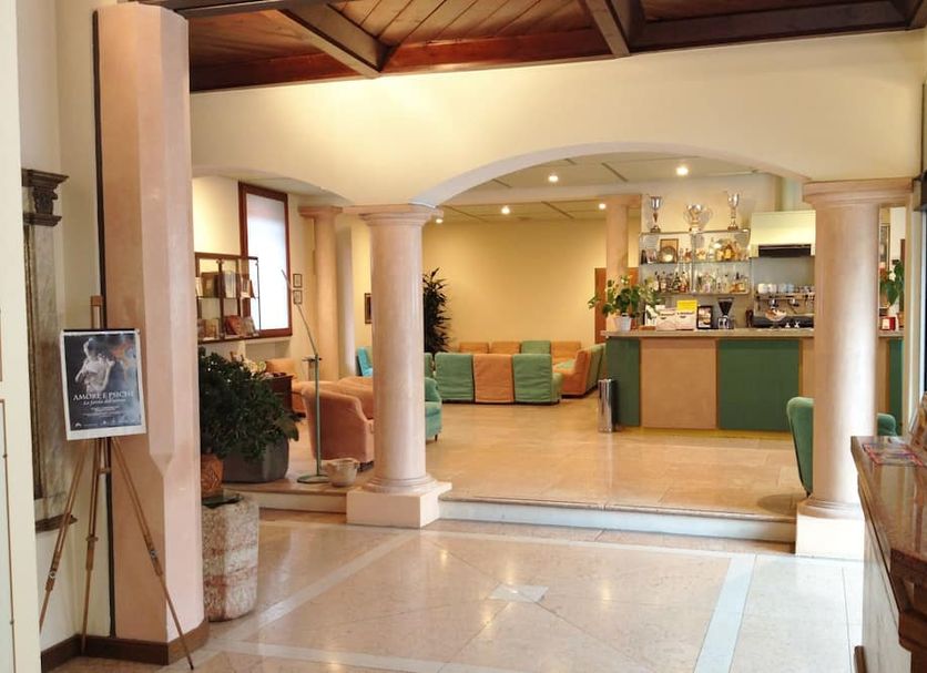 Front desk Photo